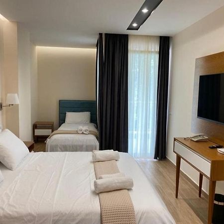 Milenium Hotel Shëngjin エクステリア 写真