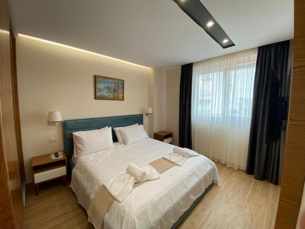 Milenium Hotel Shëngjin エクステリア 写真